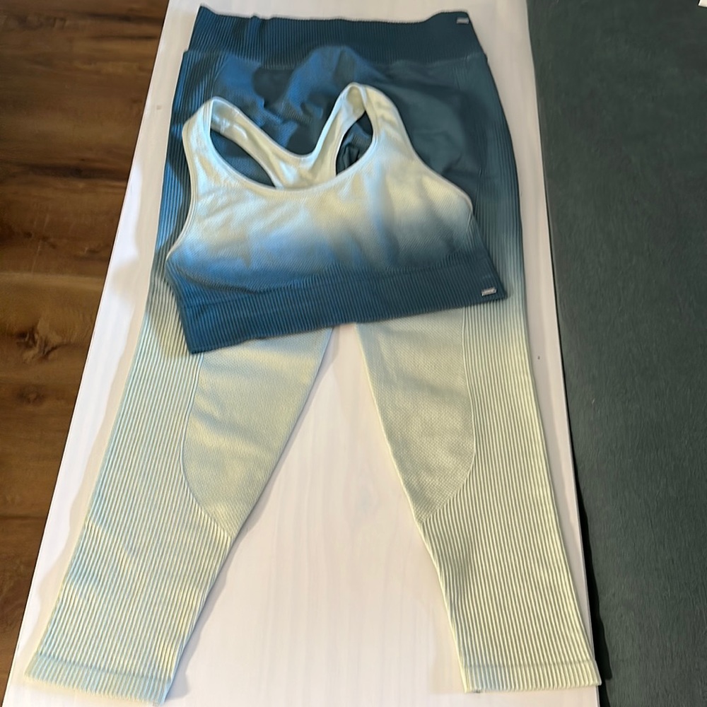 Pink sport set Victoria’s Secret top M pants L New with Out tags